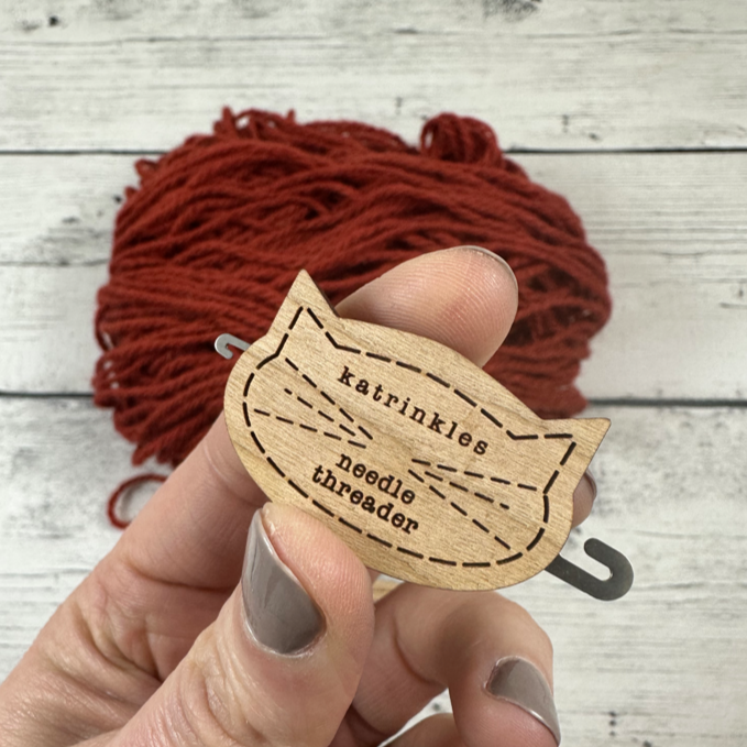 Cat-rinkles Cat Needle Threader